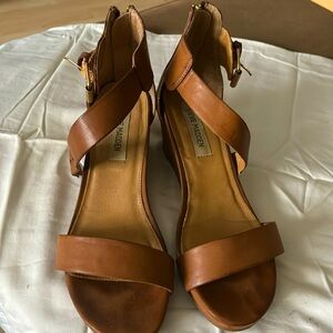 Steve Madden Size 10 simple tan summer wedge heel